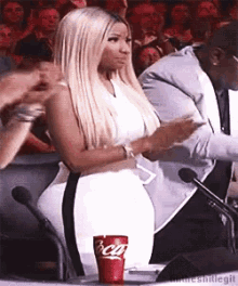 Onika Nicki Minaj GIF - Onika Nicki Minaj Clapping GIFs