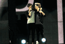 Nouis.:) Oh Niall Could I Also Get A Kiss?#tmh Tour GIF