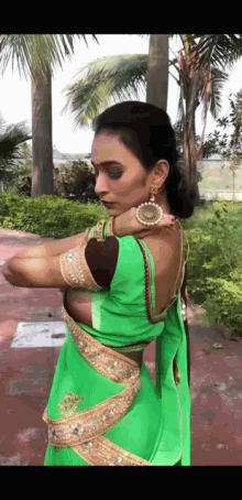 Saree Dance GIF - Saree Dance GIFs