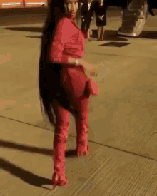 Nicki Minaj Walking GIF - Nicki Minaj Walking Private Jet GIFs
