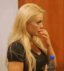 Mandy Rose Scatch GIF - Mandy Rose Scatch Itchy GIFs