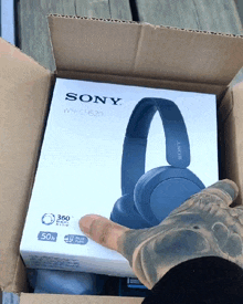 Hiphop Unboxing GIF - Hiphop Unboxing Sony Headphones GIFs