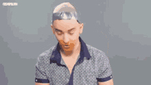 Makeup Point GIF - Makeup Point This GIFs