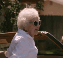 Middle Finger Grandma GIF - Middle Finger Grandma Macklemore GIFs