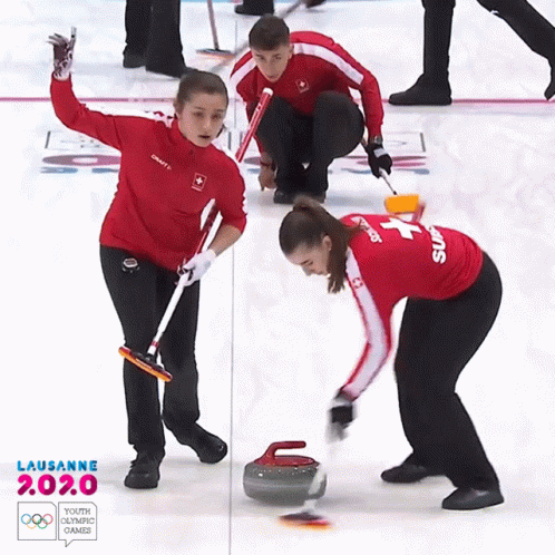 Sweeping Team Japan GIF - Sweeping Team Japan Youth Olympic Games -  Discover & Share GIFs