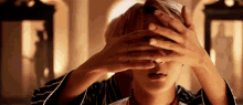 방탄 방탄소년단 눈가리기 눈가림 손등 윙즈 뮤비 뮤직비디오 GIF - Bts Cover Covering GIFs