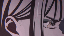 a close up of a person 's face with the letter e in the corner