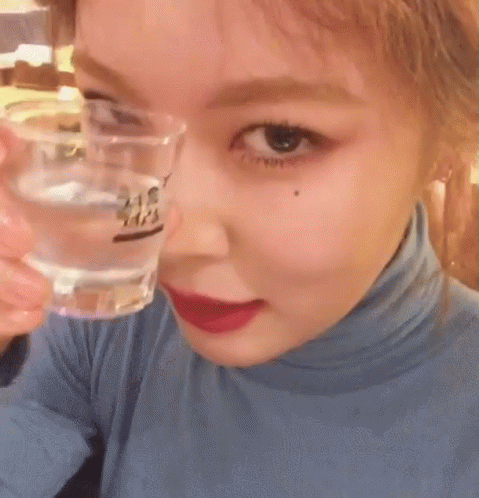 현아 마시기 소주 한잔 원샷 GIF - Hyuna Drink Soju GIFs