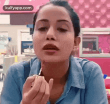 lipstick putting raiza wilson actress heroine bigg boss 1