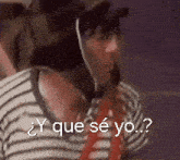 a man wearing a striped shirt and a red tie says que se yo