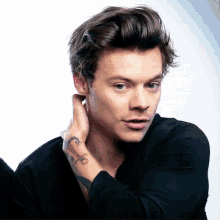 Harry Styles Scratching GIF - Harry Styles Scratching One Direction GIFs