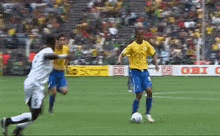 Ronaldinho Kaka GIF - Ronaldinho Kaka Backpass GIFs