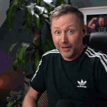 Limmy Wise Guy GIF - Limmy Wise Guy Pen Trick GIFs