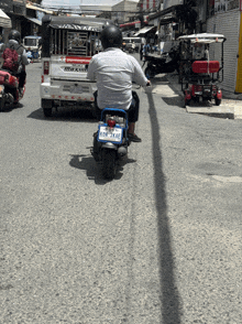 a man is riding a motorcycle with a license plate that says kon-jkae