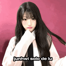 a picture of a girl with the words junhwi solo de lu on the bottom