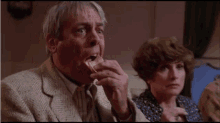 Que? GIF - Eating What Huh GIFs