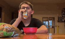 Keeto Eating Munch GIF - Keeto Eating Munch Eat GIFs