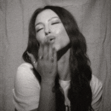 Blowing Kiss Rêve GIF - Blowing Kiss Rêve Ex Ex Ex Whoops Song GIFs