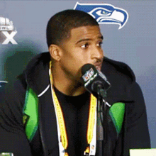 Bobby Wagner Seattle Seahawks GIF - Bobby Wagner Seattle Seahawks Looking GIFs