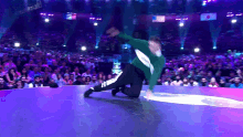 Breakdancing No Hands Jump GIF - Breakdancing No Hands Jump Spin In Air GIFs