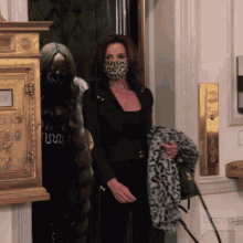 Showing Up Real Housewives Of New York GIF - Showing Up Real Housewives Of New York Hello Everyone GIFs