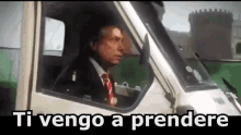 Nino D'Angelo Ape Guidare Ti Vengo A Prendere Arrivo Aspettami GIF - Nino Dangelo Ape Car Drive GIFs