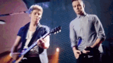 Niall Horan Liam Payne GIF - Niall Horan Liam Payne Air Guitar GIFs