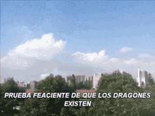 a blue sky with trees in the foreground and the words prueba feaciente de que los dragones existen