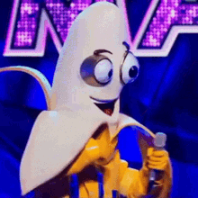 Ay Que Miedo Banana GIF - Ay Que Miedo Banana Quien Es La Mascara GIFs