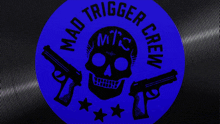 a blue circle with a skull and guns on it and the words midgets on it