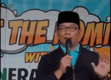 Wolesss GIF - Ridwan Kamil Kang Emil Stand Up Comedy GIFs