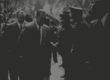 Perón Evita Caminando1947 Perón Mendoza1947 GIF - Perón Evita Caminando1947 Perón Mendoza1947 Perón Primer Peronismo GIFs