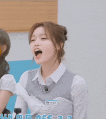 a girl wearing a name tag that says ' lm ' on it