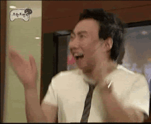 Chinese Clapping Clap Happy GIF - Chinese Clapping Clap Happy Excited GIFs