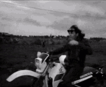 Vasco Rossi Moto Motocicletta Occhiali Da Sole Libero Libera Libertà Cantante Italiano GIF
