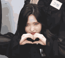 Loona Olivia Hye GIF - Loona Olivia Hye Heart GIFs