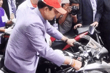 Prayuth Motorcycle GIF - Prayuth Motorcycle GIFs