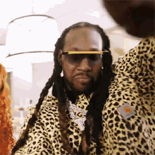 Holding The Camera 2chainz GIF - Holding The Camera 2chainz Quarantine Thick Song GIFs