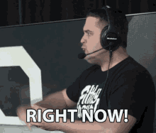 Right Now Get Over Here GIF - Right Now Get Over Here Come Here GIFs