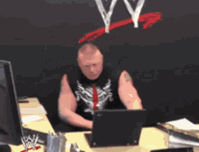 Brock Lesnar Destroys GIF - Brock Lesnar Destroys Laptop GIFs