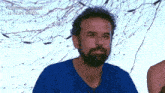 a man with a beard is wearing a blue shirt that says ' in diretta dalla honduras ' on it