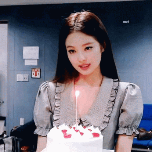 sushichaeng-jennie.gif