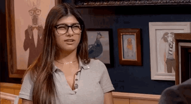 Mia Khalifa Middle Finger GIF - Mia Khalifa Middle Finger Beautiful -  Discover & Share GIFs