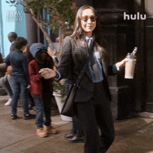 Taking A Bow Ellen GIF - Taking A Bow Ellen How I Met Your Father GIFs