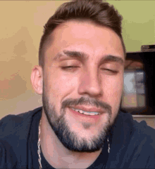 Hum Desconfiado GIF