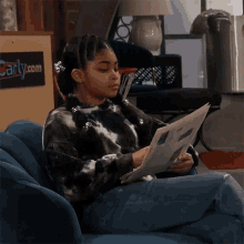 Reading Newspaper Millicent GIF - Reading Newspaper Millicent Icarly GIFs