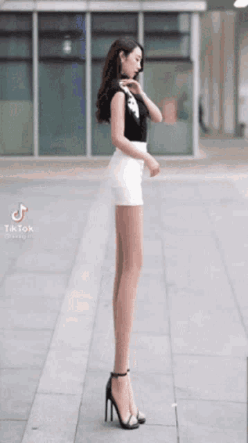 woman with long legs meme｜TikTok Search