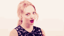Wink Amanda Seyfried GIF - Wink Amanda Seyfried Hey There GIFs