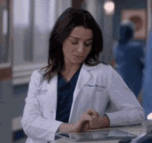 Greys Anatomy Amelia Shepherd GIF - Greys Anatomy Amelia Shepherd Looking At Screen GIFs