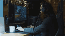 Playing Video Games Trent Arant GIF - Playing Video Games Trent Arant Ttthefineprinttt GIFs
